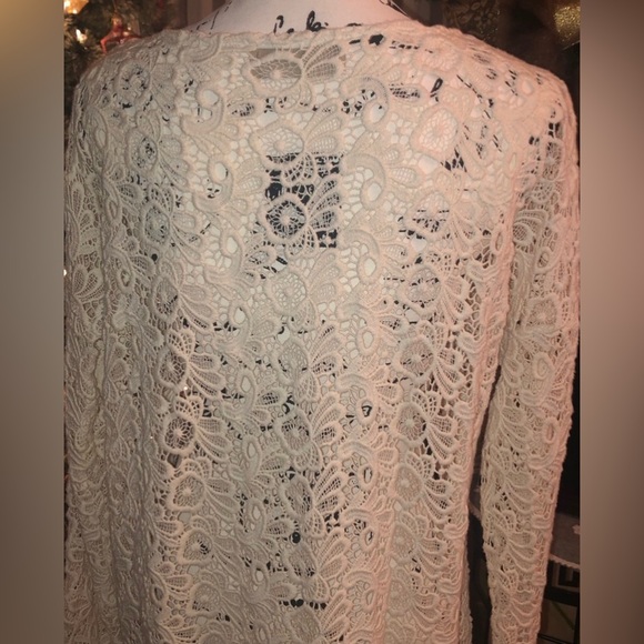 “ZARA TRAFALUC” IVORY COLOR LACE TOP SIZE L  EUC - Picture 2 of 5